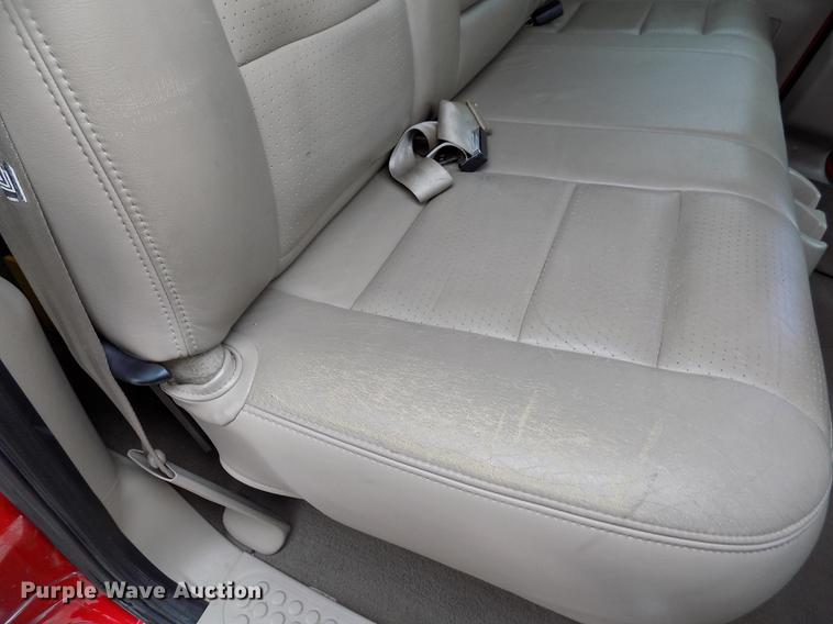 image for item DB9066 2002 Ford F350 Super Duty Lariat Crew Cab pickup truck