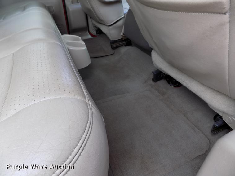 image for item DB9066 2002 Ford F350 Super Duty Lariat Crew Cab pickup truck