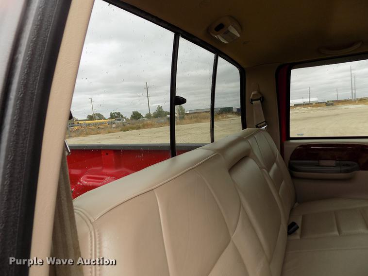 image for item DB9066 2002 Ford F350 Super Duty Lariat Crew Cab pickup truck