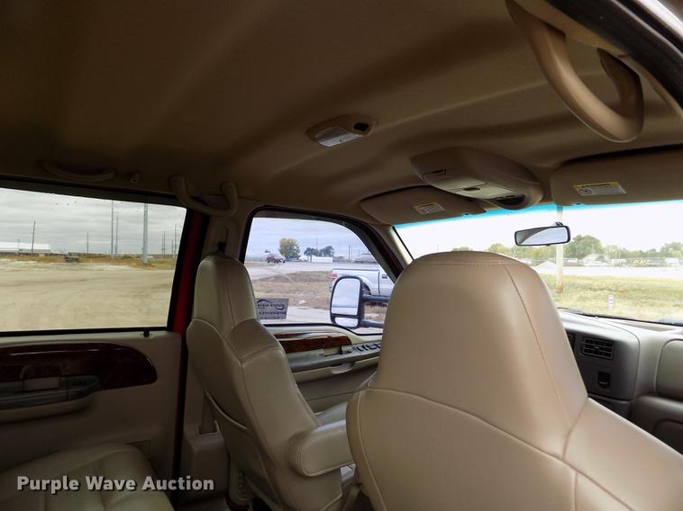 image for item DB9066 2002 Ford F350 Super Duty Lariat Crew Cab pickup truck