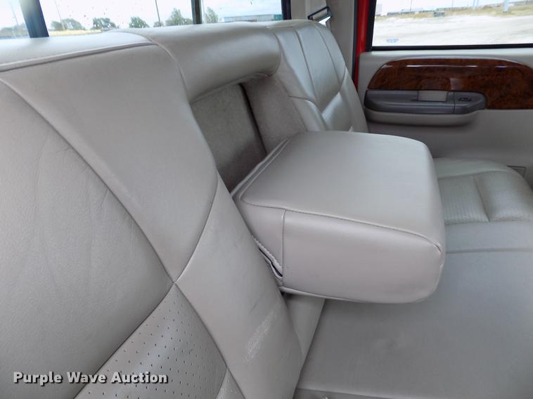 image for item DB9066 2002 Ford F350 Super Duty Lariat Crew Cab pickup truck