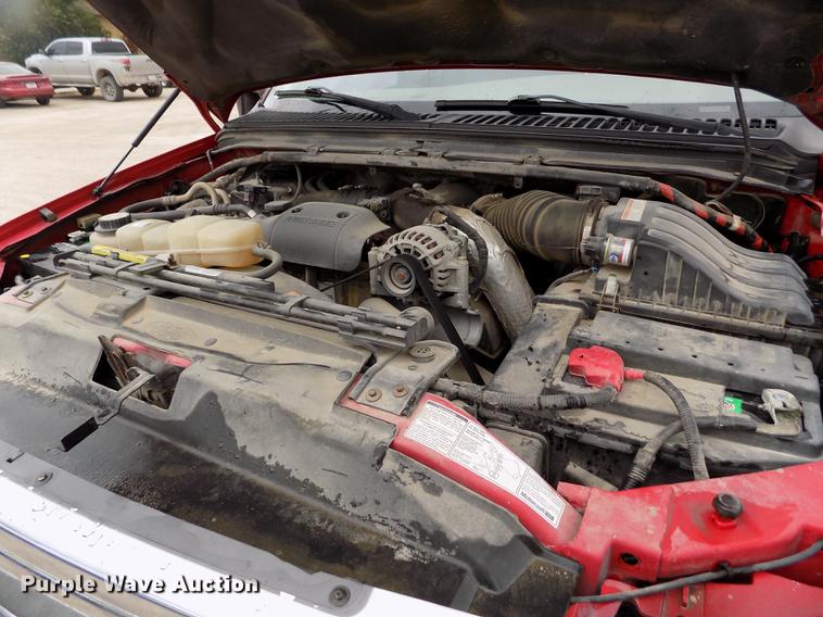 image for item DB9066 2002 Ford F350 Super Duty Lariat Crew Cab pickup truck