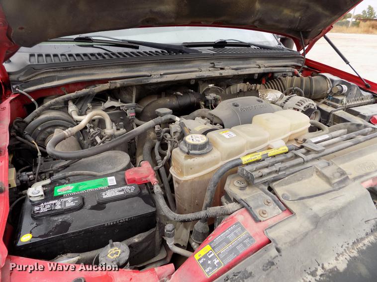 image for item DB9066 2002 Ford F350 Super Duty Lariat Crew Cab pickup truck