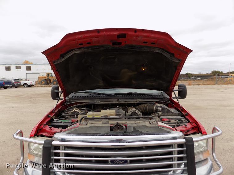 image for item DB9066 2002 Ford F350 Super Duty Lariat Crew Cab pickup truck