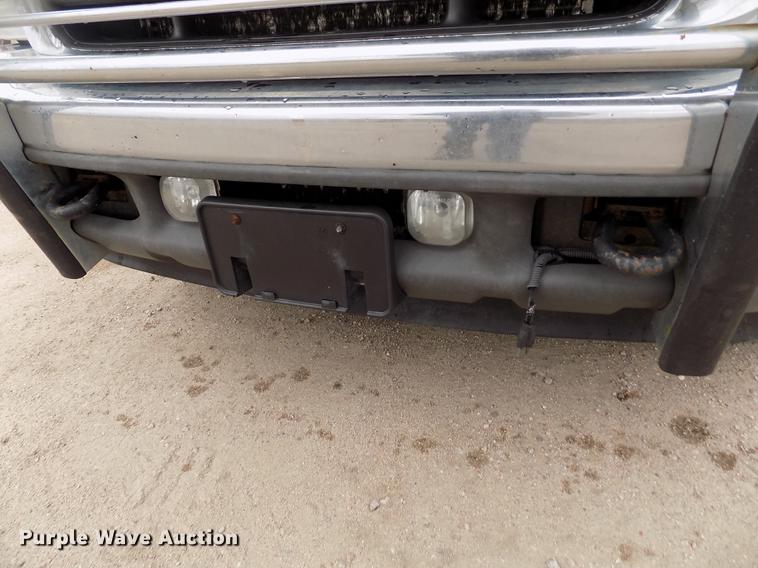 image for item DB9066 2002 Ford F350 Super Duty Lariat Crew Cab pickup truck