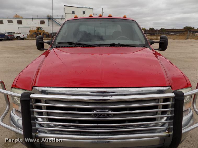 image for item DB9066 2002 Ford F350 Super Duty Lariat Crew Cab pickup truck