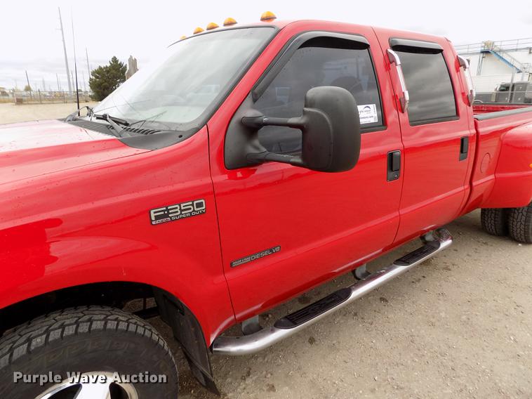 image for item DB9066 2002 Ford F350 Super Duty Lariat Crew Cab pickup truck