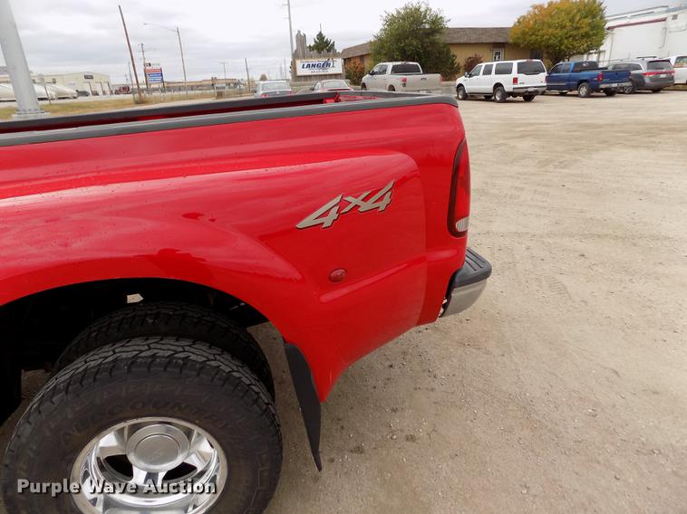 image for item DB9066 2002 Ford F350 Super Duty Lariat Crew Cab pickup truck