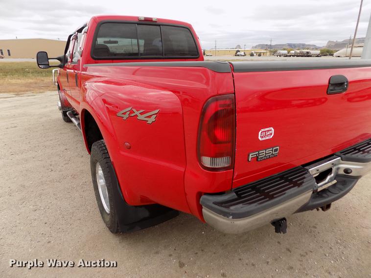 image for item DB9066 2002 Ford F350 Super Duty Lariat Crew Cab pickup truck