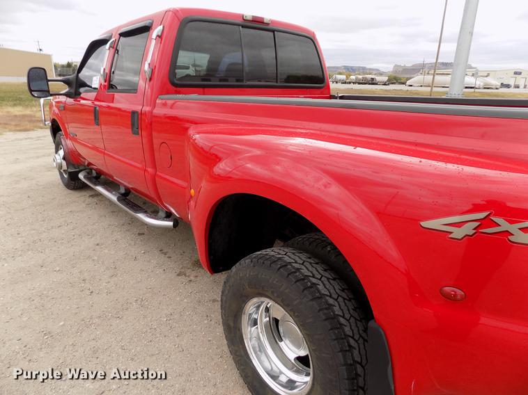 image for item DB9066 2002 Ford F350 Super Duty Lariat Crew Cab pickup truck