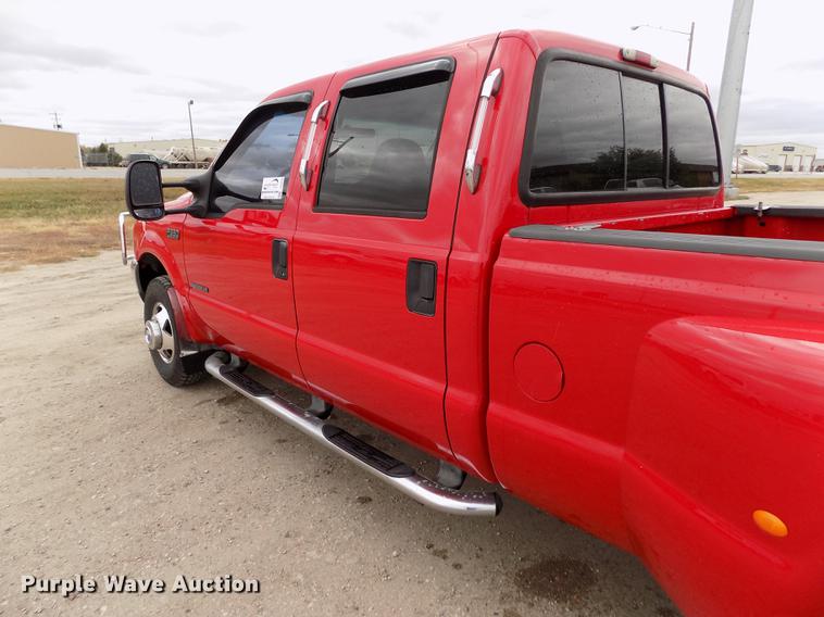 image for item DB9066 2002 Ford F350 Super Duty Lariat Crew Cab pickup truck