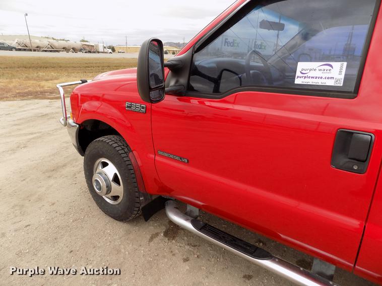 image for item DB9066 2002 Ford F350 Super Duty Lariat Crew Cab pickup truck