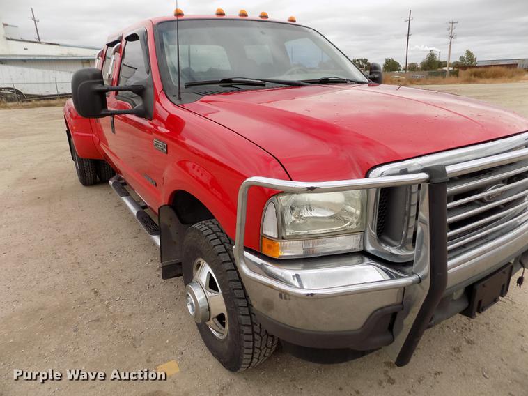image for item DB9066 2002 Ford F350 Super Duty Lariat Crew Cab pickup truck