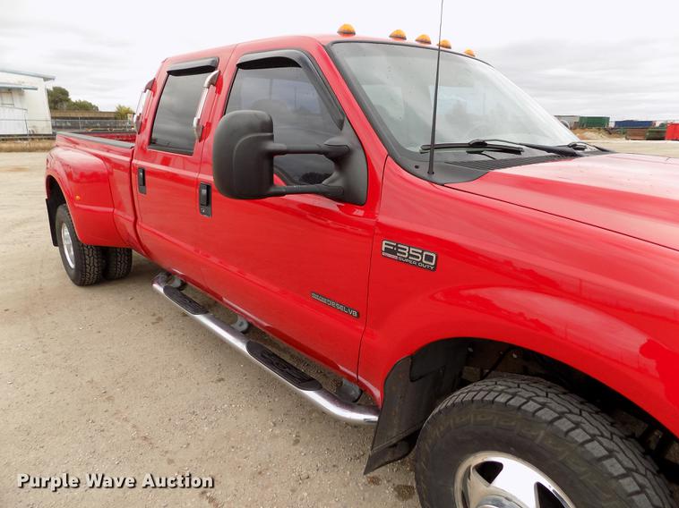 image for item DB9066 2002 Ford F350 Super Duty Lariat Crew Cab pickup truck