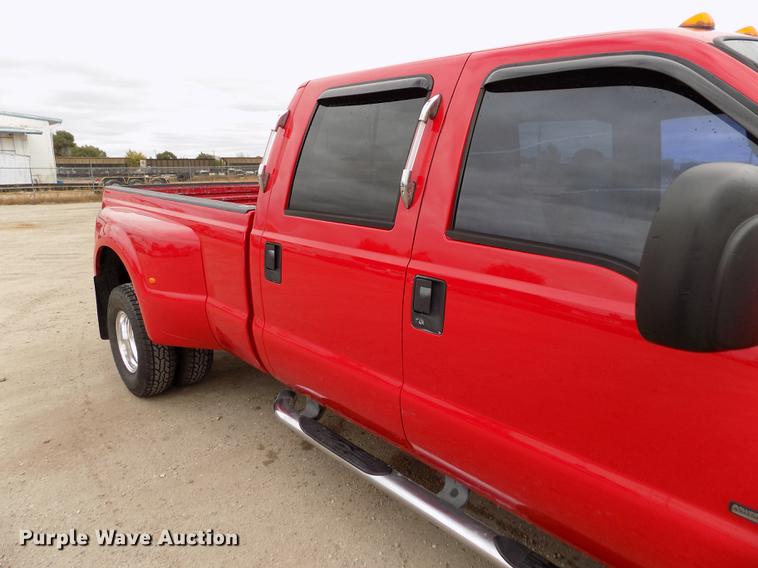 image for item DB9066 2002 Ford F350 Super Duty Lariat Crew Cab pickup truck