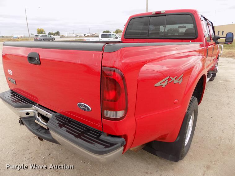 image for item DB9066 2002 Ford F350 Super Duty Lariat Crew Cab pickup truck