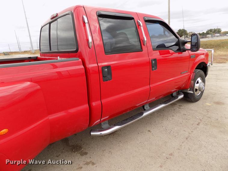 image for item DB9066 2002 Ford F350 Super Duty Lariat Crew Cab pickup truck