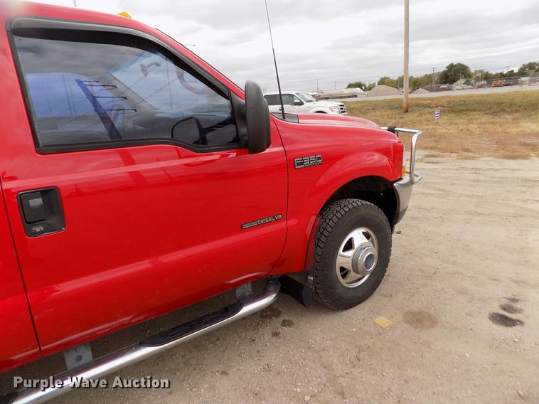 image for item DB9066 2002 Ford F350 Super Duty Lariat Crew Cab pickup truck