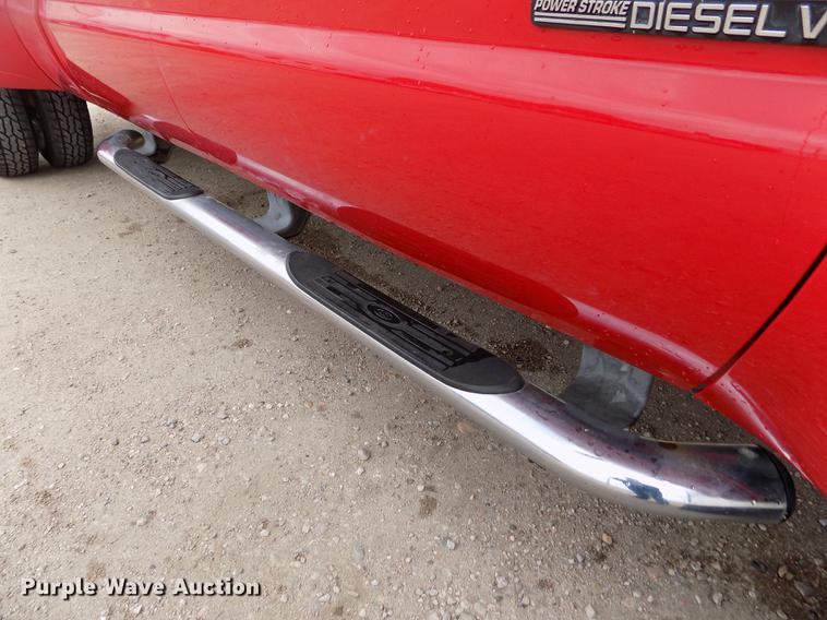 image for item DB9066 2002 Ford F350 Super Duty Lariat Crew Cab pickup truck