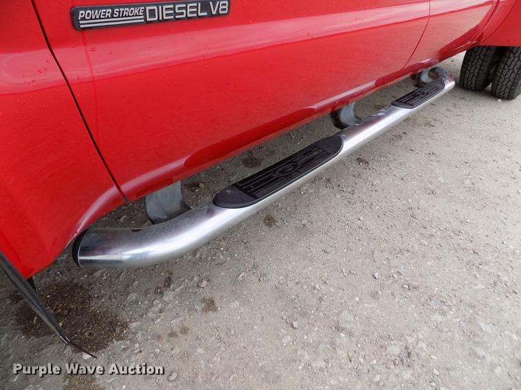 image for item DB9066 2002 Ford F350 Super Duty Lariat Crew Cab pickup truck