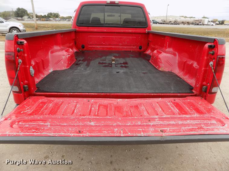 image for item DB9066 2002 Ford F350 Super Duty Lariat Crew Cab pickup truck