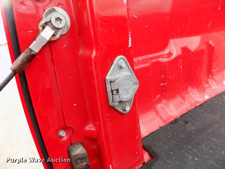 image for item DB9066 2002 Ford F350 Super Duty Lariat Crew Cab pickup truck