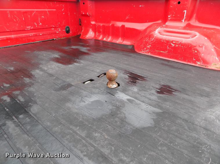 image for item DB9066 2002 Ford F350 Super Duty Lariat Crew Cab pickup truck