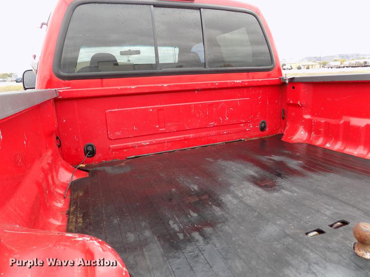 image for item DB9066 2002 Ford F350 Super Duty Lariat Crew Cab pickup truck