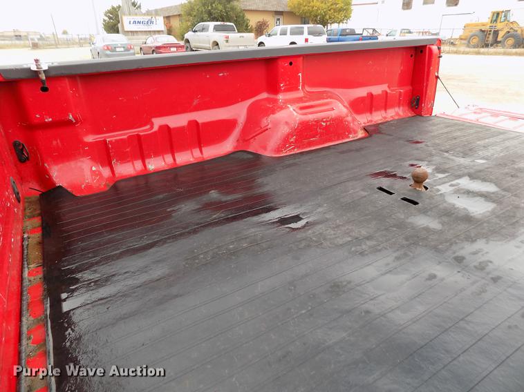 image for item DB9066 2002 Ford F350 Super Duty Lariat Crew Cab pickup truck