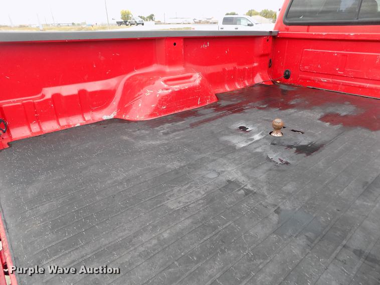 image for item DB9066 2002 Ford F350 Super Duty Lariat Crew Cab pickup truck