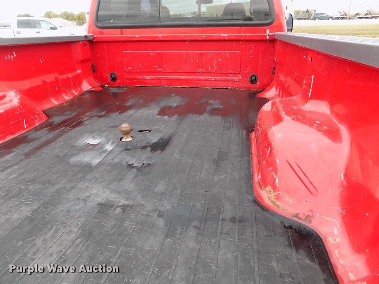 image for item DB9066 2002 Ford F350 Super Duty Lariat Crew Cab pickup truck