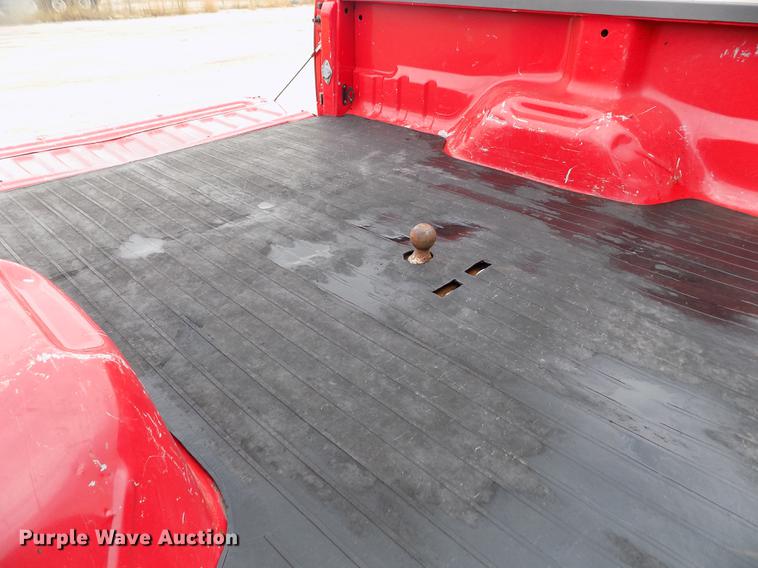 image for item DB9066 2002 Ford F350 Super Duty Lariat Crew Cab pickup truck