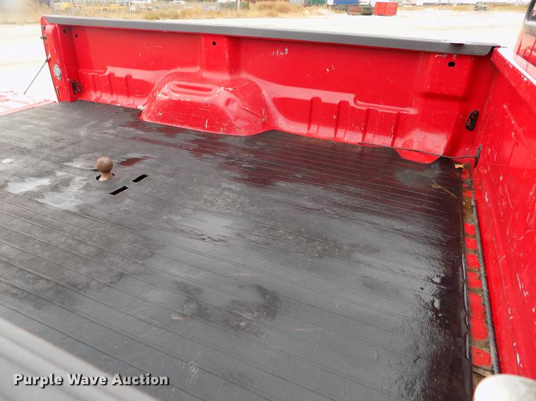 image for item DB9066 2002 Ford F350 Super Duty Lariat Crew Cab pickup truck