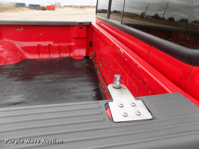 image for item DB9066 2002 Ford F350 Super Duty Lariat Crew Cab pickup truck