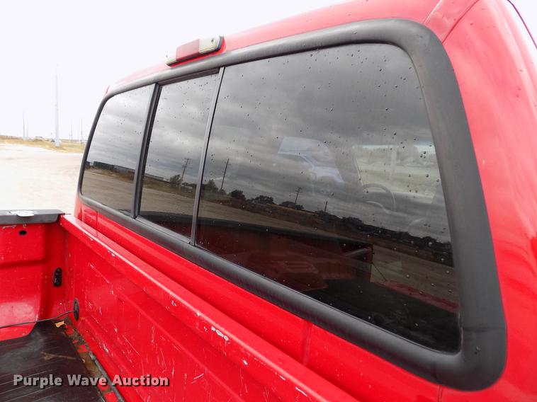 image for item DB9066 2002 Ford F350 Super Duty Lariat Crew Cab pickup truck