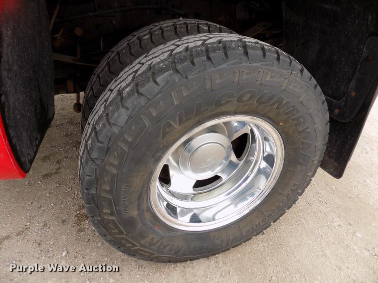 image for item DB9066 2002 Ford F350 Super Duty Lariat Crew Cab pickup truck