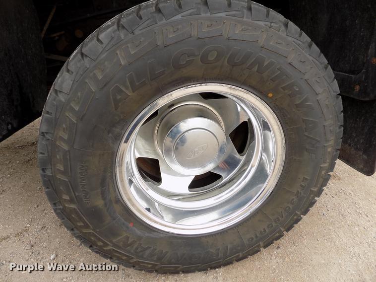 image for item DB9066 2002 Ford F350 Super Duty Lariat Crew Cab pickup truck