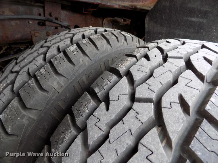 image for item DB9066 2002 Ford F350 Super Duty Lariat Crew Cab pickup truck