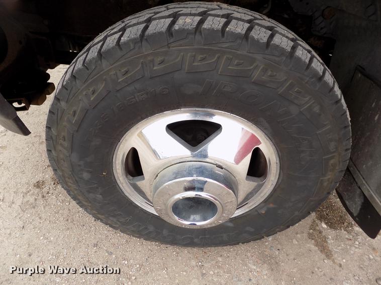 image for item DB9066 2002 Ford F350 Super Duty Lariat Crew Cab pickup truck