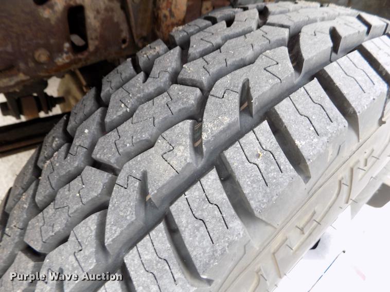 image for item DB9066 2002 Ford F350 Super Duty Lariat Crew Cab pickup truck