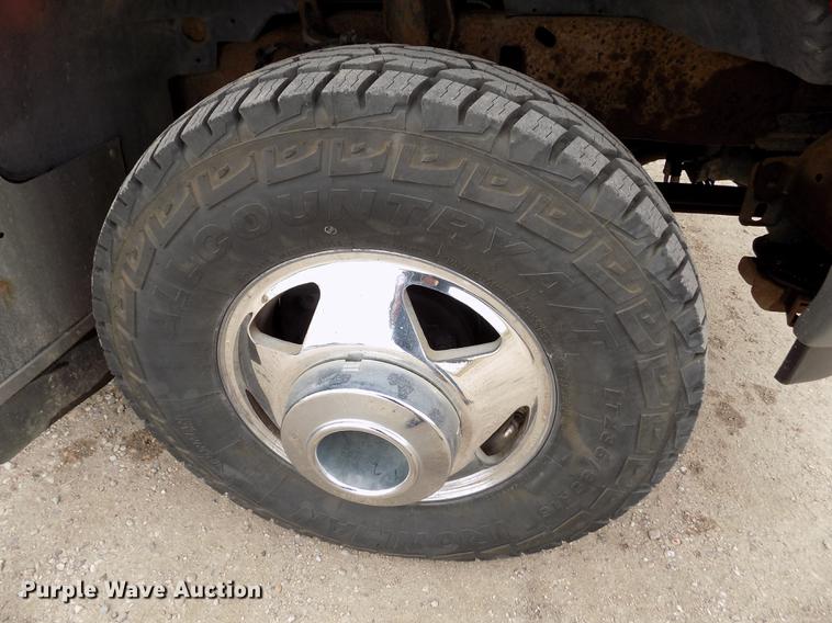 image for item DB9066 2002 Ford F350 Super Duty Lariat Crew Cab pickup truck