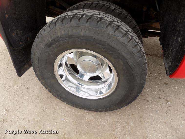 image for item DB9066 2002 Ford F350 Super Duty Lariat Crew Cab pickup truck