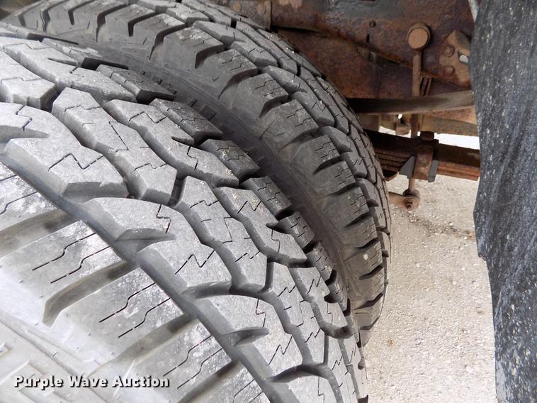 image for item DB9066 2002 Ford F350 Super Duty Lariat Crew Cab pickup truck