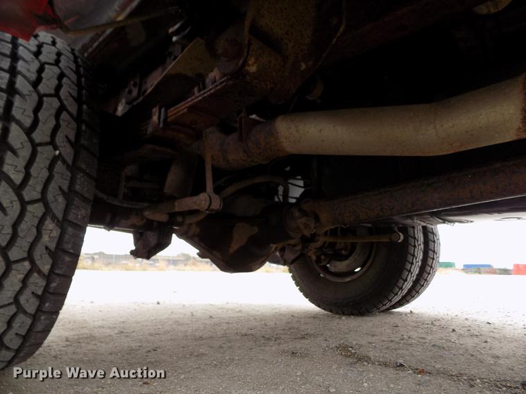 image for item DB9066 2002 Ford F350 Super Duty Lariat Crew Cab pickup truck