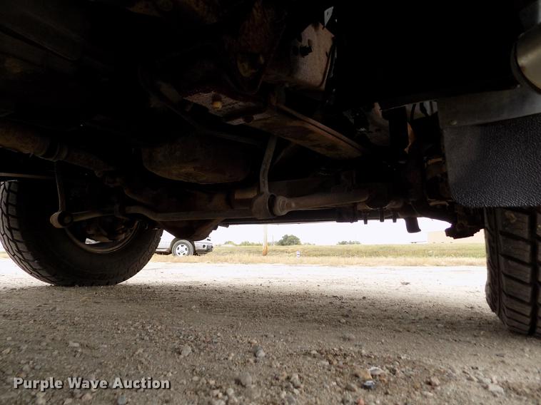 image for item DB9066 2002 Ford F350 Super Duty Lariat Crew Cab pickup truck