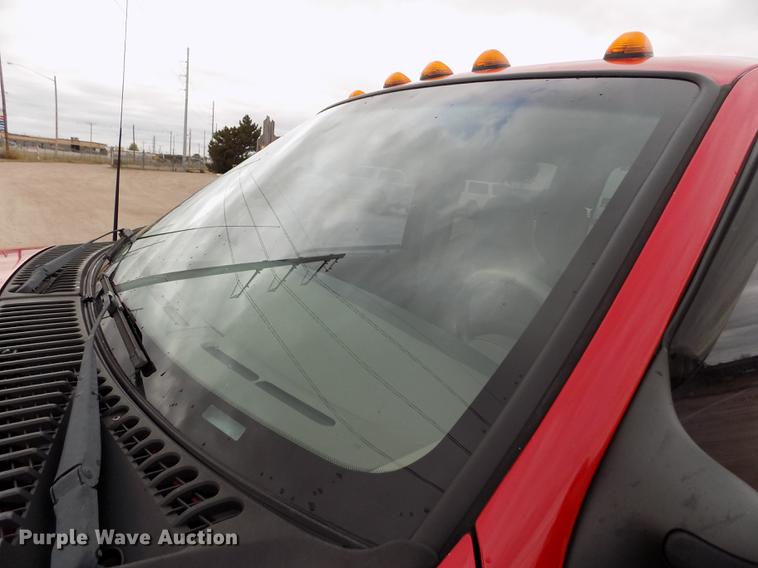 image for item DB9066 2002 Ford F350 Super Duty Lariat Crew Cab pickup truck