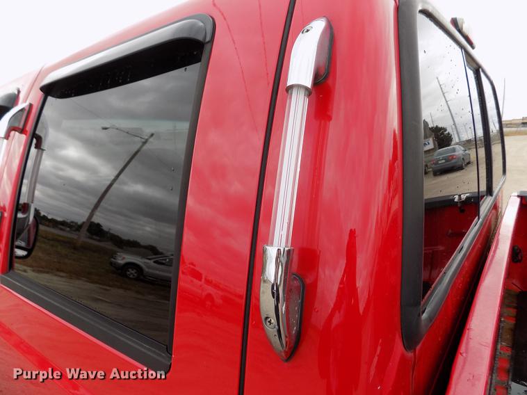 image for item DB9066 2002 Ford F350 Super Duty Lariat Crew Cab pickup truck