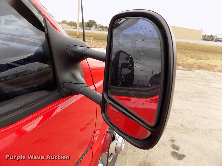 image for item DB9066 2002 Ford F350 Super Duty Lariat Crew Cab pickup truck