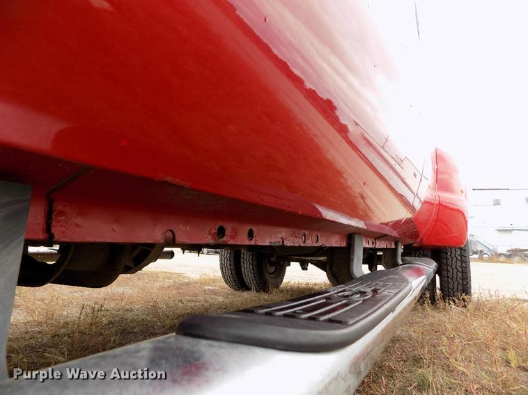 image for item DB9066 2002 Ford F350 Super Duty Lariat Crew Cab pickup truck