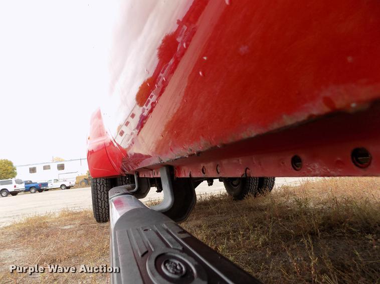 image for item DB9066 2002 Ford F350 Super Duty Lariat Crew Cab pickup truck